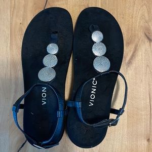 Vionic LIZBETH sandals. Size 8.5. Black with silver medallions